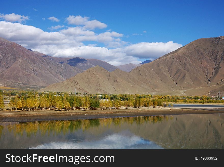 There is a beautiful small lake to one side of the road just a few kilometres away Lhasa city. There is a beautiful small lake to one side of the road just a few kilometres away Lhasa city