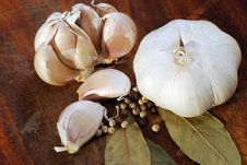 Garlic On Cutting Board Stock Images Garlic On Cutting Board Stock Images