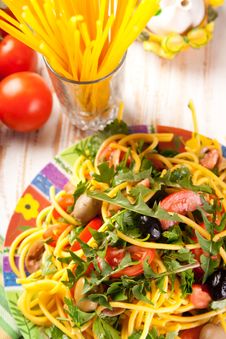 Spaghetti With Olives, Tomatoes And Herbs Stock Photography Spaghetti With Olives, Tomatoes And Herbs Stock Photography