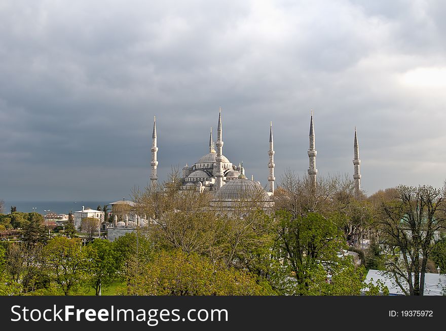Sultanahmet Mosque at Istanbul as seen from Sultanahmet Gardens
