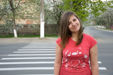Teen Girl Crossing The Road Royalty Free Stock Photos