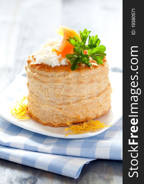 Vol au vent with salmon and cream cheese