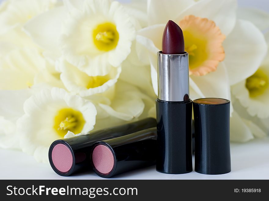 Lipstick relating to white daffodils. Lipstick relating to white daffodils