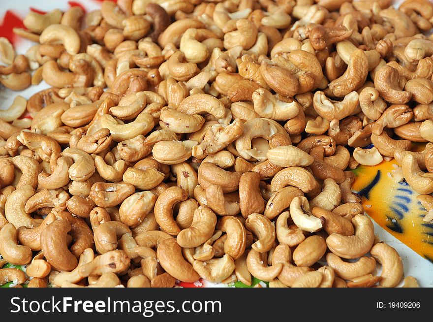 Cashew nuts, fried salt Sold in the market . Cashew nuts, fried salt Sold in the market .