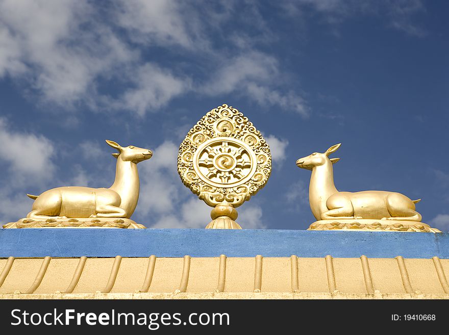 Golden deers and oracle on the top of a Buddhist Monastery at the Tibetan refugee settlement in Bylakkupe, Karnakata, India on 24/11/2009.