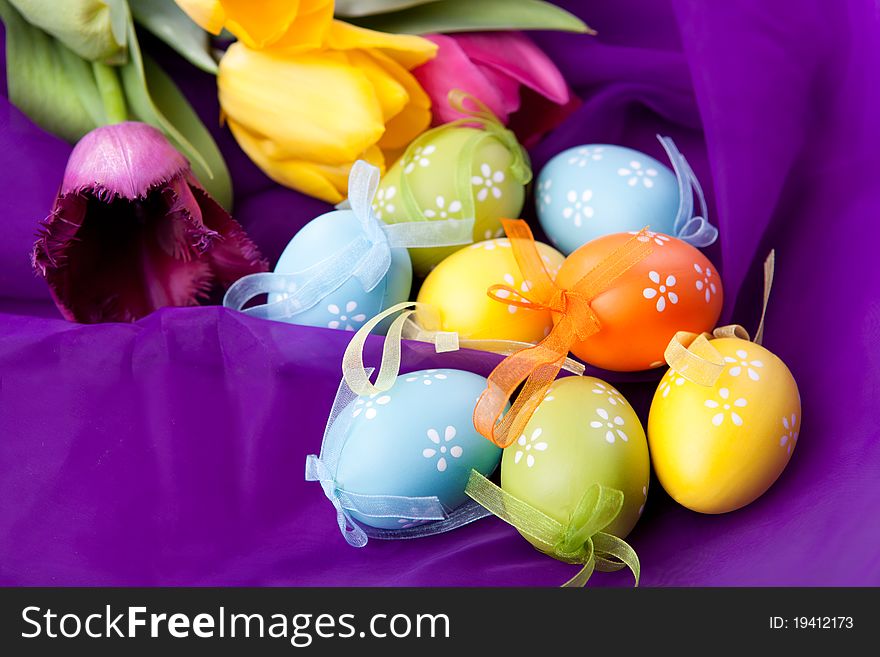 Color easter eggs with tulips