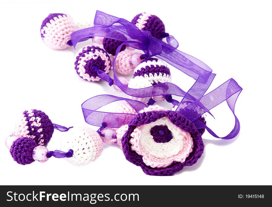 Crochet jewelry of beads and flowers