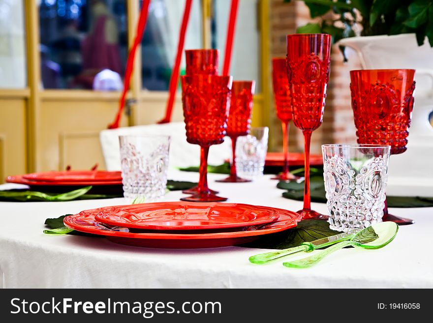 A table setup with Italian flag colours: gree, white and red. A table setup with Italian flag colours: gree, white and red