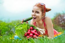 Beautiful Happy Woman With Colourful Vegetables Royalty Free Stock Photography Beautiful Happy Woman With Colourful Vegetables Royalty Free Stock Photography