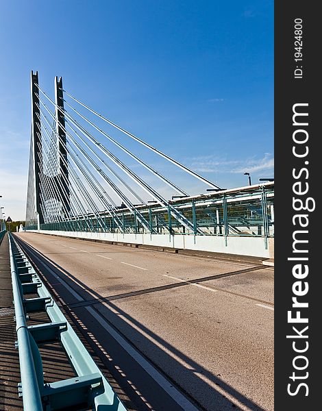 BrIdge spanning the river Main at the Industry park