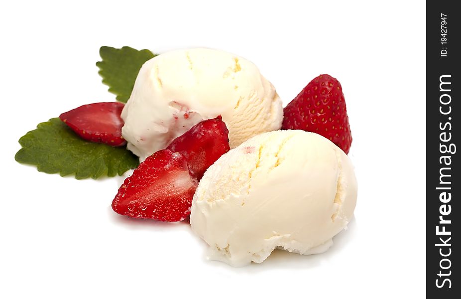 Ice cream with strawberry and mint