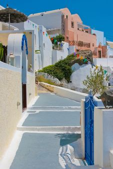 Traditional Old Street In Santorini, Greece Royalty Free Stock Images