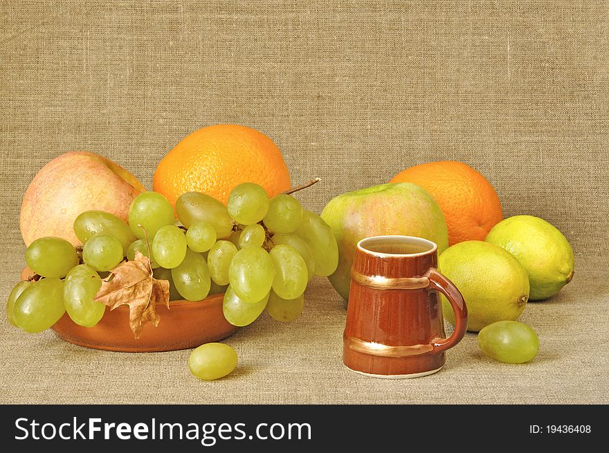 Fruit different, wine and ceramic ware