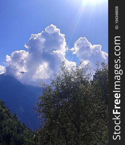 Himachal Pradesh Beautiful Village  Sun Green Sky