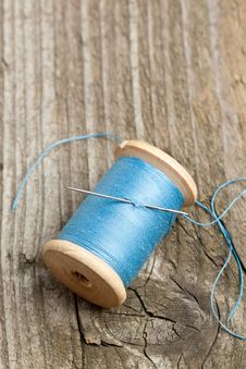 Spool Of Thread And Needle Royalty Free Stock Photography Spool Of Thread And Needle Royalty Free Stock Photography