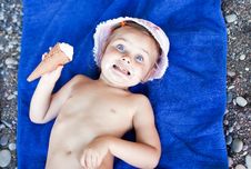 Little Girl With An Ice-cream Royalty Free Stock Photos Little Girl With An Ice-cream Royalty Free Stock Photos