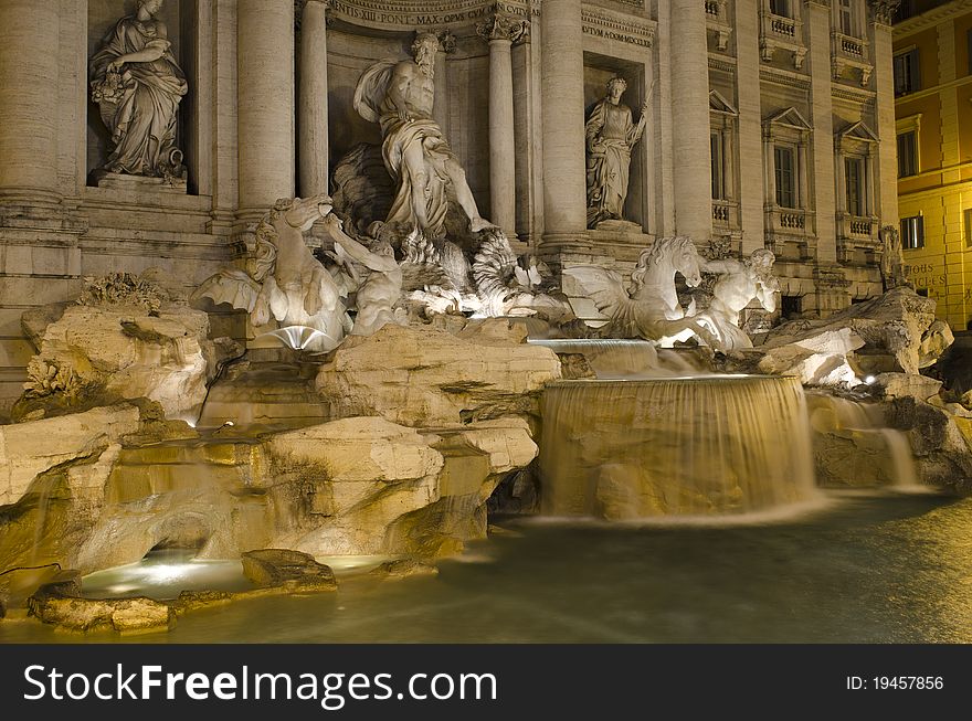 Roma - Fontana Di Trevi At Night