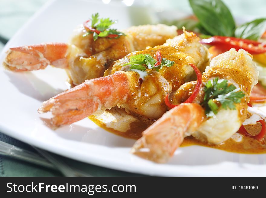 Red curry shrimp fried thaifood