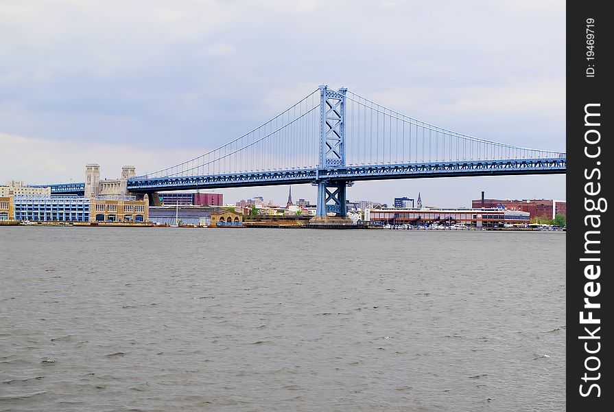 Benjamin Franklin Bridge as seen from the New Jersey side of the Delaware River with Philadelphia, Pennsylvania in the background. Benjamin Franklin Bridge as seen from the New Jersey side of the Delaware River with Philadelphia, Pennsylvania in the background.