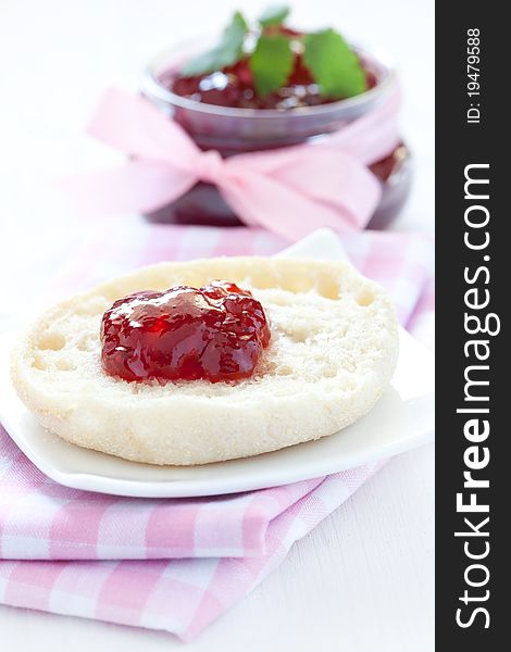 English muffin with jam