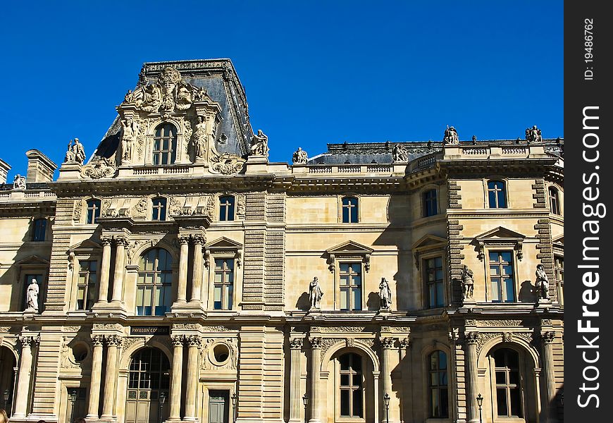 Paris Louvre Museum is a famous art gallery in Paris, France.