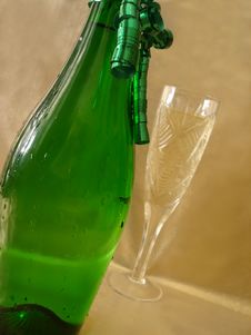 Close-up View Bottle And Champagne Glasses On Golden Background Royalty Free Stock Photography Close-up View Bottle And Champagne Glasses On Golden Background Royalty Free Stock Photography
