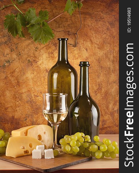 White wine with different sorts of cheese