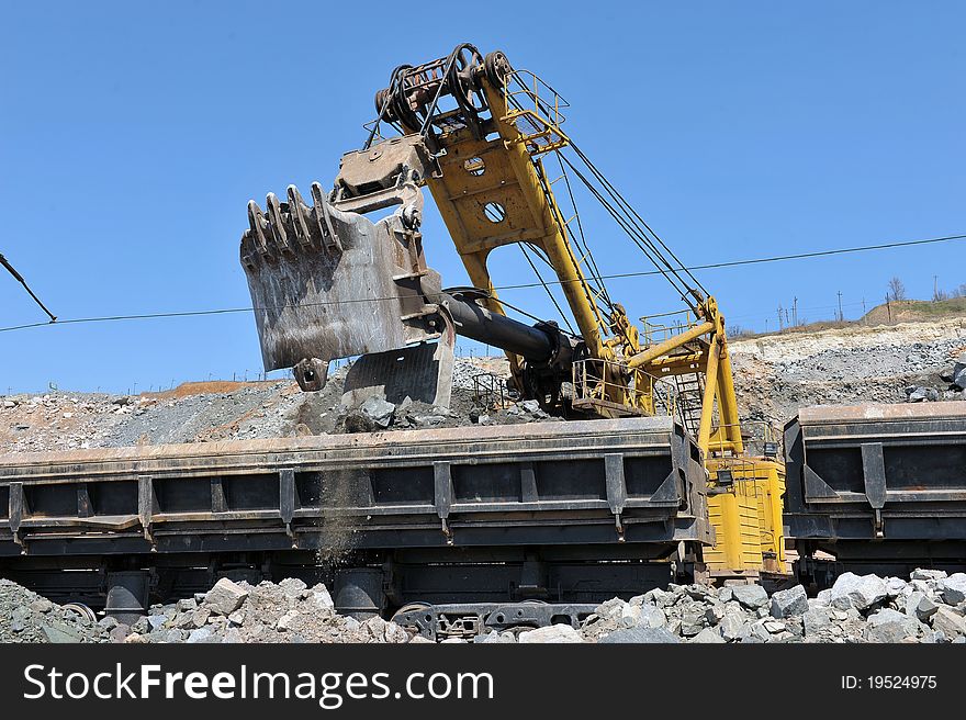 Loading of iron ore railways