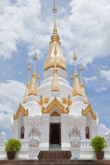 Golden Pagoda And Blue Sky Royalty Free Stock Photography Golden Pagoda And Blue Sky Royalty Free Stock Photography