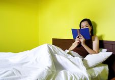 Woman Reading A Book Royalty Free Stock Image