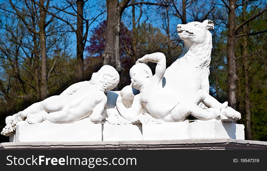 Statue The she-wolf with two human cubs in the garden of the royal palace Het Loo . Apeldoorn, Netherlands . Statue The she-wolf with two human cubs in the garden of the royal palace Het Loo . Apeldoorn, Netherlands .