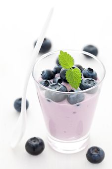 Fresh Bilberry Yogurt Royalty Free Stock Images Fresh Bilberry Yogurt Royalty Free Stock Images