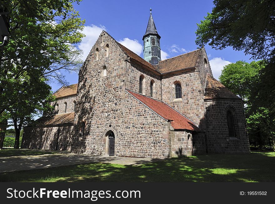 Zinna Abbey (German: Kloster Zinna) is a former Cistercian monastery, the site of which is now occupied by a village also called Kloster Zinna, today part of the town of Jueterbog in Brandenburg, Germany, about 60 km (37 mi) south of Berlin. The monastery was founded in about 1170 AD. Zinna Abbey (German: Kloster Zinna) is a former Cistercian monastery, the site of which is now occupied by a village also called Kloster Zinna, today part of the town of Jueterbog in Brandenburg, Germany, about 60 km (37 mi) south of Berlin. The monastery was founded in about 1170 AD.