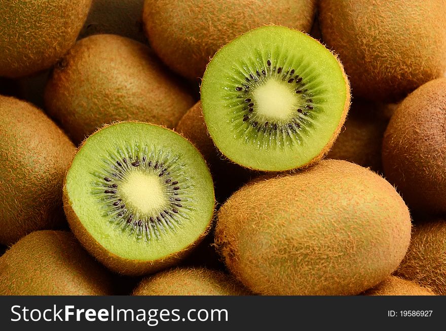 Many Kiwi and two Kiwi Share in center
