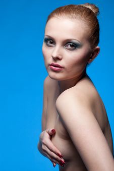 Portrait Of Nude Young Woman On Blue Royalty Free Stock Images Portrait Of Nude Young Woman On Blue Royalty Free Stock Images