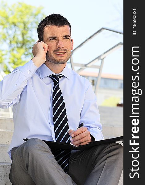 Young businessman outdoor calling on the phone