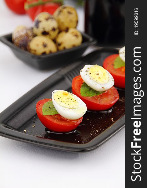 Quail eggs and tomatoes