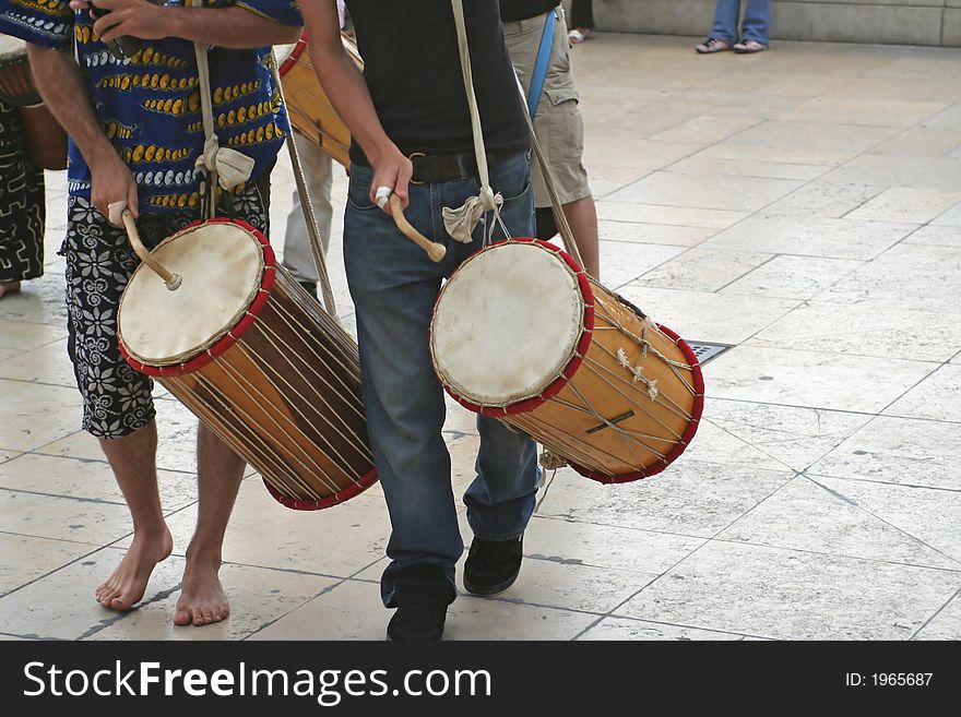 Picture od two drummers playing music