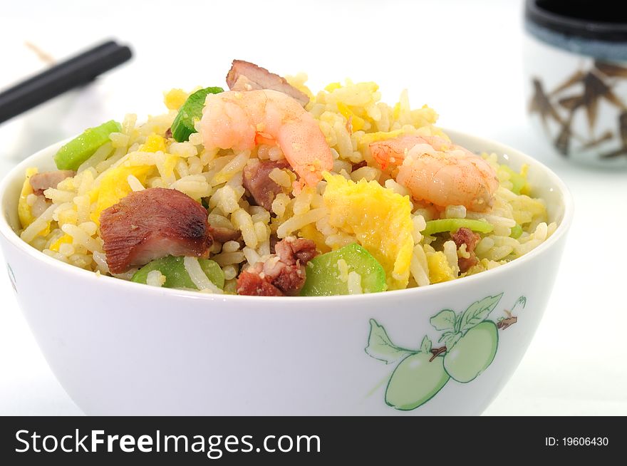 A dish of Yangzhou fried rice with shrimp, pork, egg and scallions.