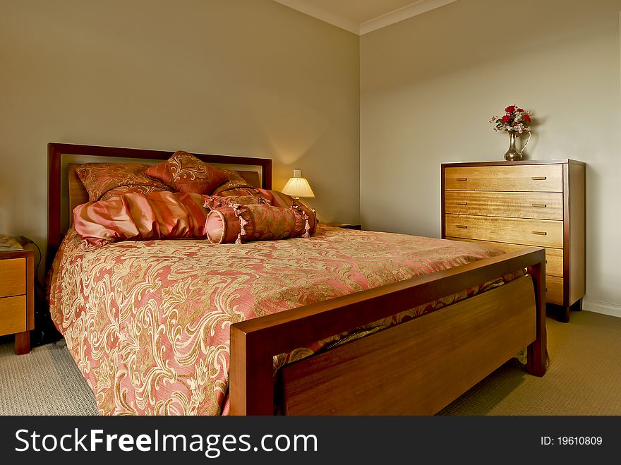 A bed room with bed, cupboards and lamps. A bed room with bed, cupboards and lamps.