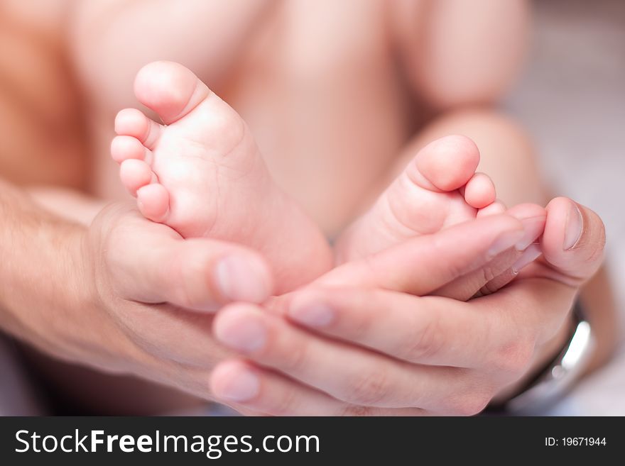 Baby legs children's legs in his hand