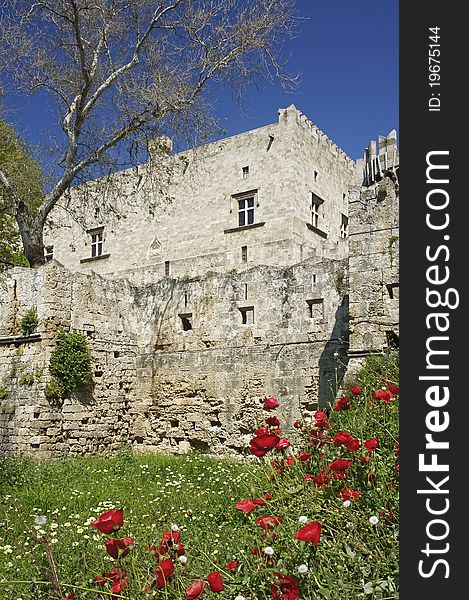 Walls to defend the city of Rhodos. Walls to defend the city of Rhodos