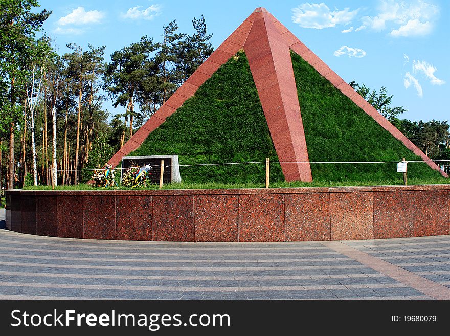 Memorial to unknown soldiers in the park