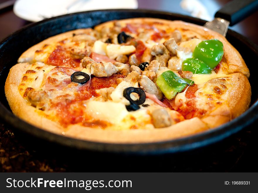Italian cuisine, delicious pizza, a simple background, excellent food material