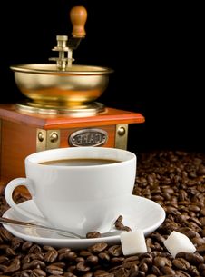Cup Of Coffee, Beans And Grinder Royalty Free Stock Images Cup Of Coffee, Beans And Grinder Royalty Free Stock Images