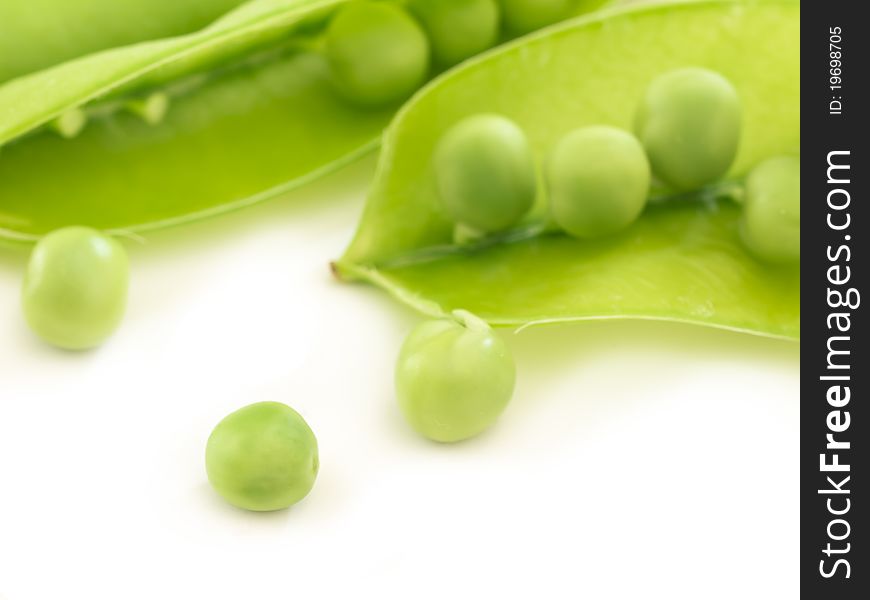 Fresh and raw peas in the shells