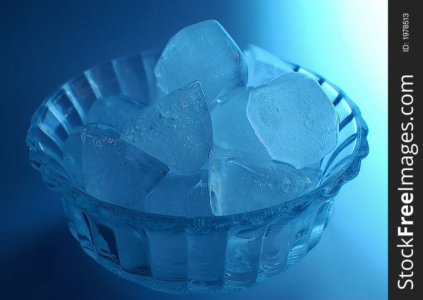 CLOSEUP OF ICE CUBES in glass