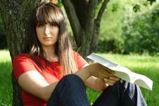 Girl Siting Near Tree And Reading Book Stock Photography Girl Siting Near Tree And Reading Book Stock Photography