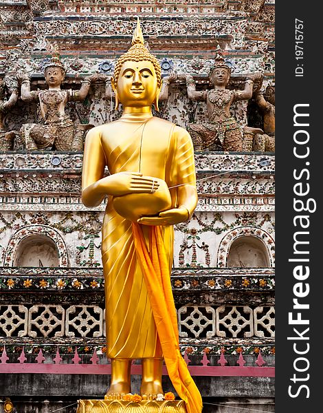 This is the art of casting brass, copper, a main component of a Buddha statue and use the arts in various designs. This is the art of casting brass, copper, a main component of a Buddha statue and use the arts in various designs.