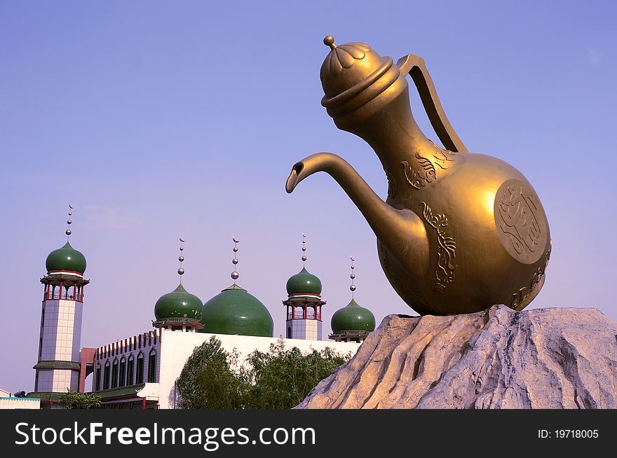 Landscape of a famous mosque with a jar statue